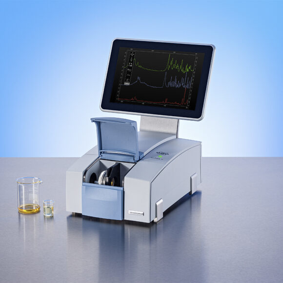 ALPHA_II_Touch_TRANSMISSION_liquid_cell_measurement_liquid_sample copy 580x580